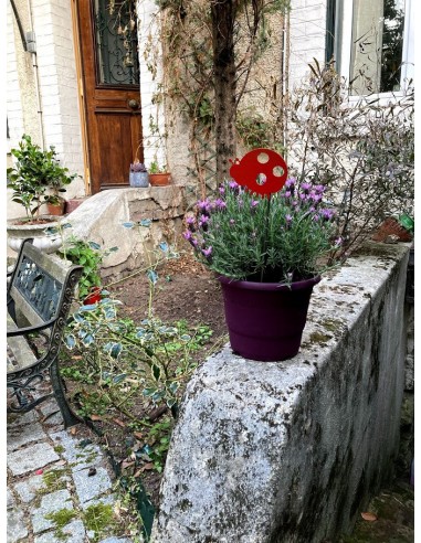 Coccinelle en métal à piquer en terre